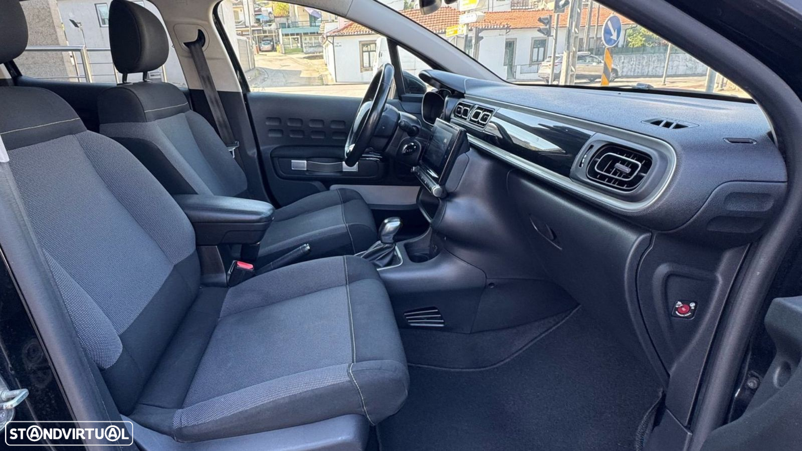 Citroën C3 1.2 PureTech Shine EAT6 - 11