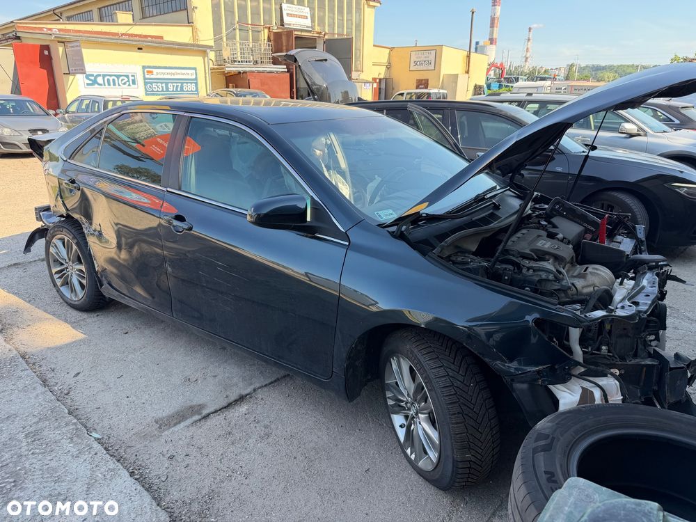 Toyota Camry 2.5 LE - 2