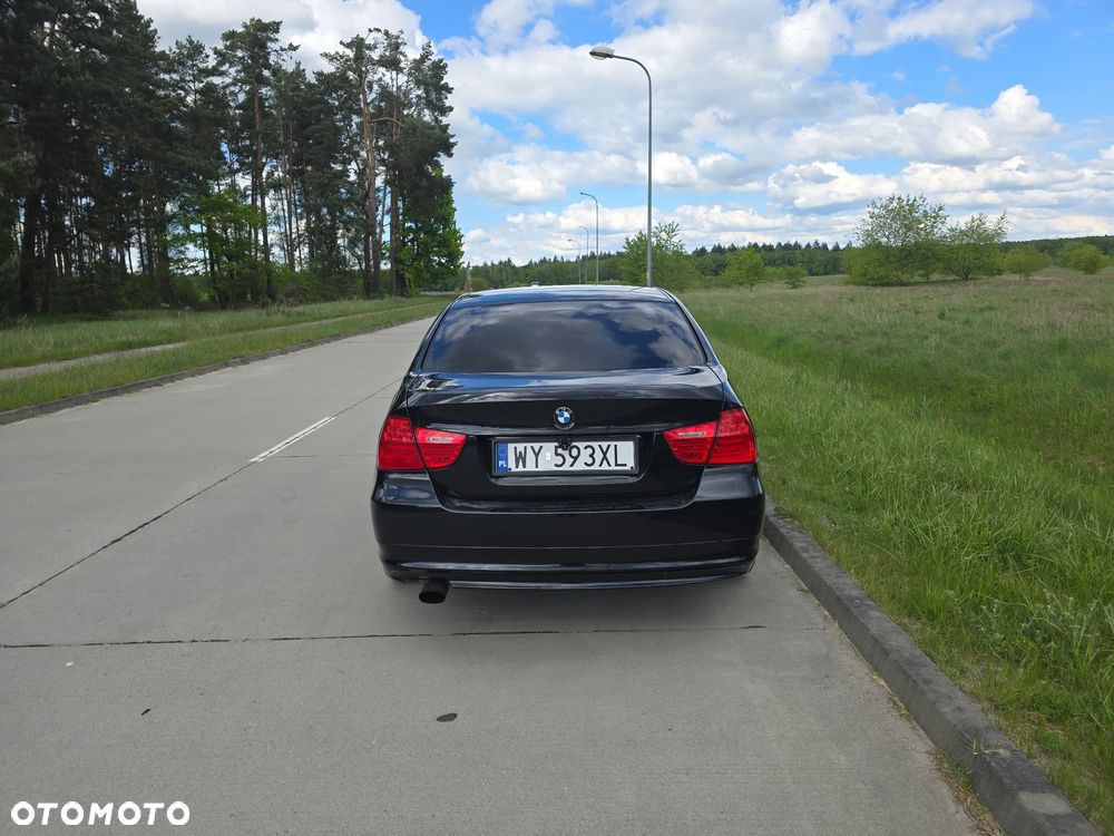 BMW Seria 3 318i - 5