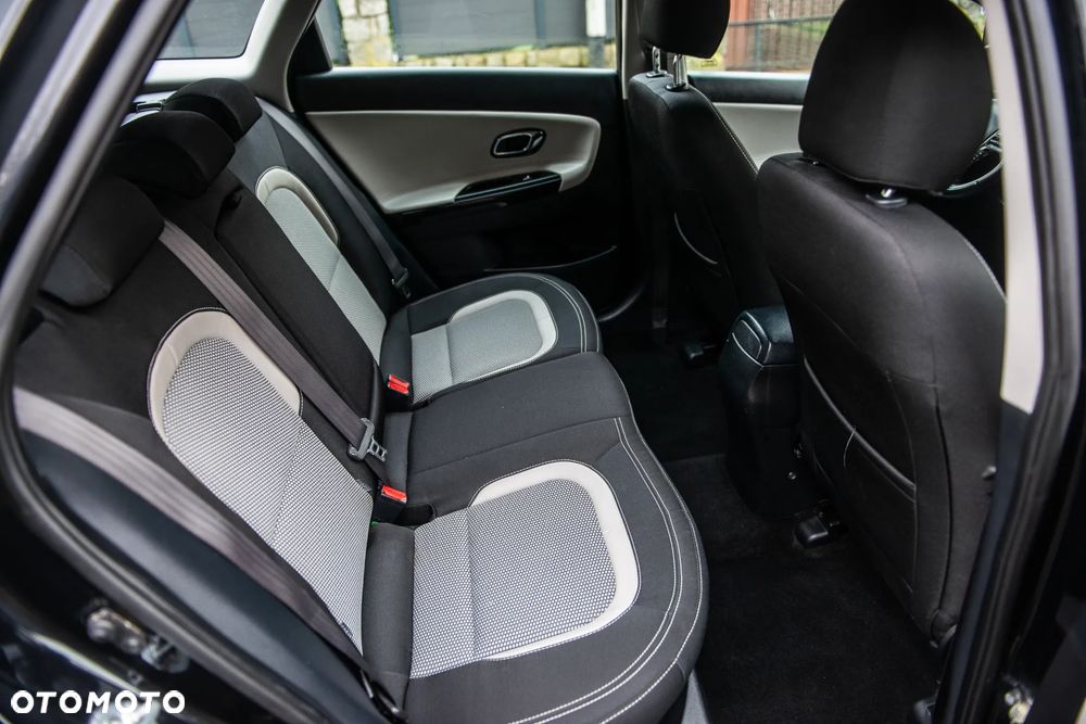 Kia Ceed 1.6 GDI Dream-Team Edition - 24