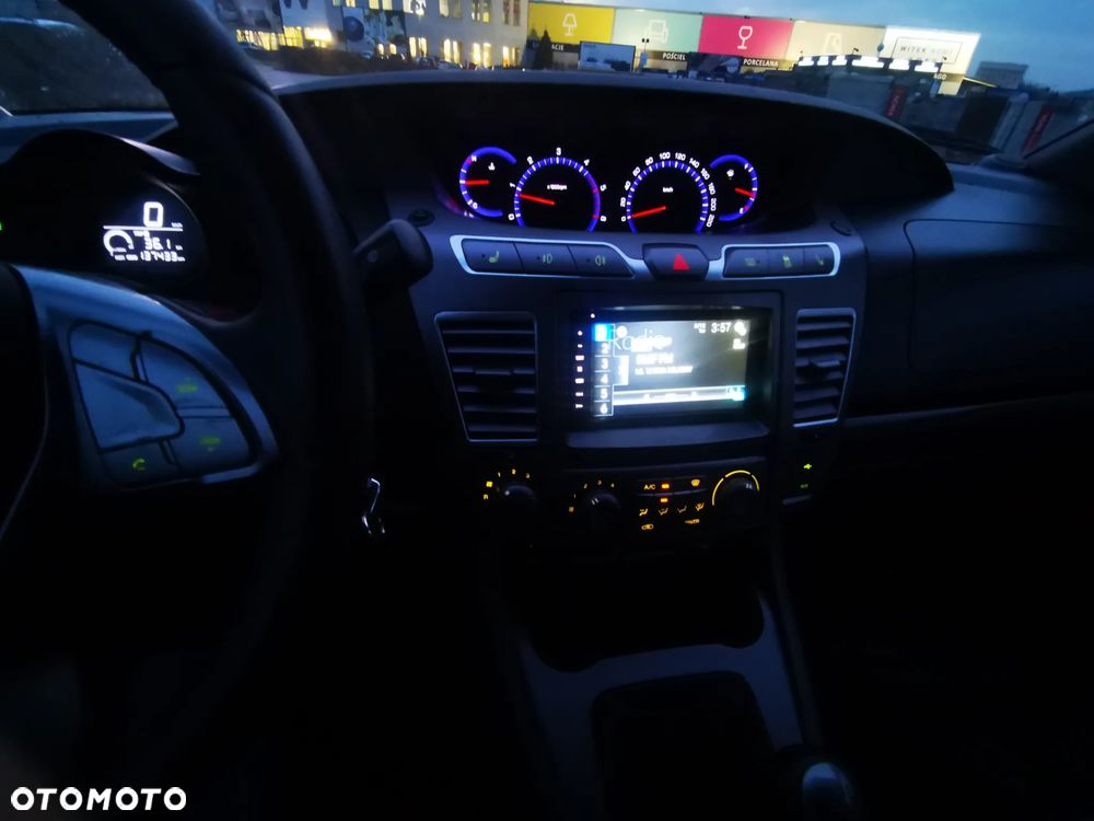 SsangYong/KGM Rodius 200 e-XDi Crystal Plus - 13