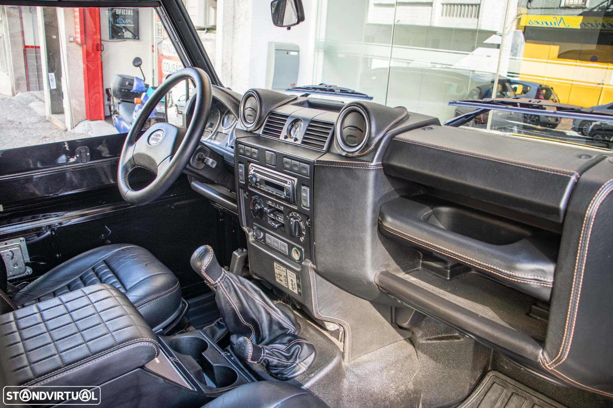 Land Rover Defender 90 SW 2.4 CRD S - 24