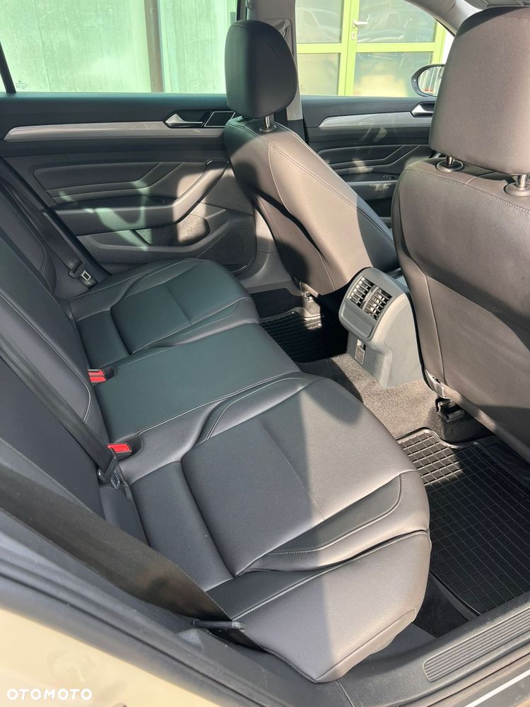 Volkswagen Passat 2.0 TDI EVO Business DSG - 9
