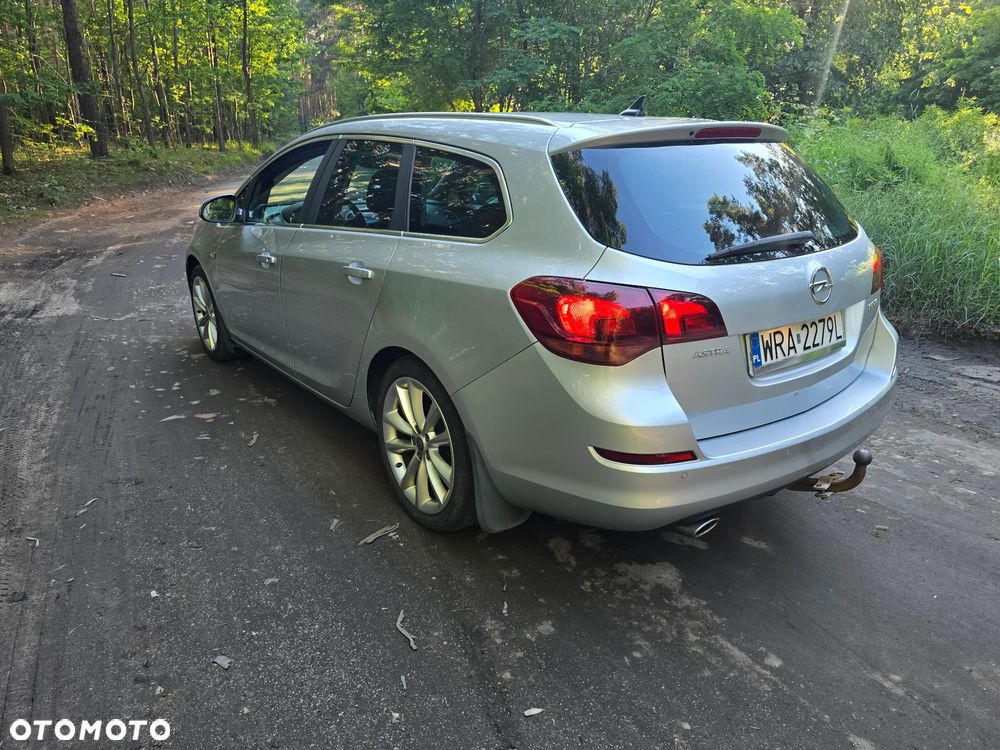 Opel Astra 1.4 T Cosmo - 4