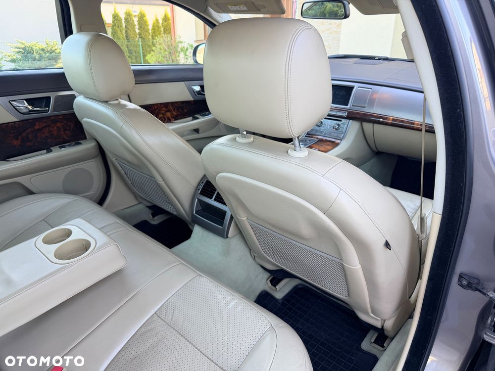 Jaguar XF 2.7 V6 Premium Luxury - 21