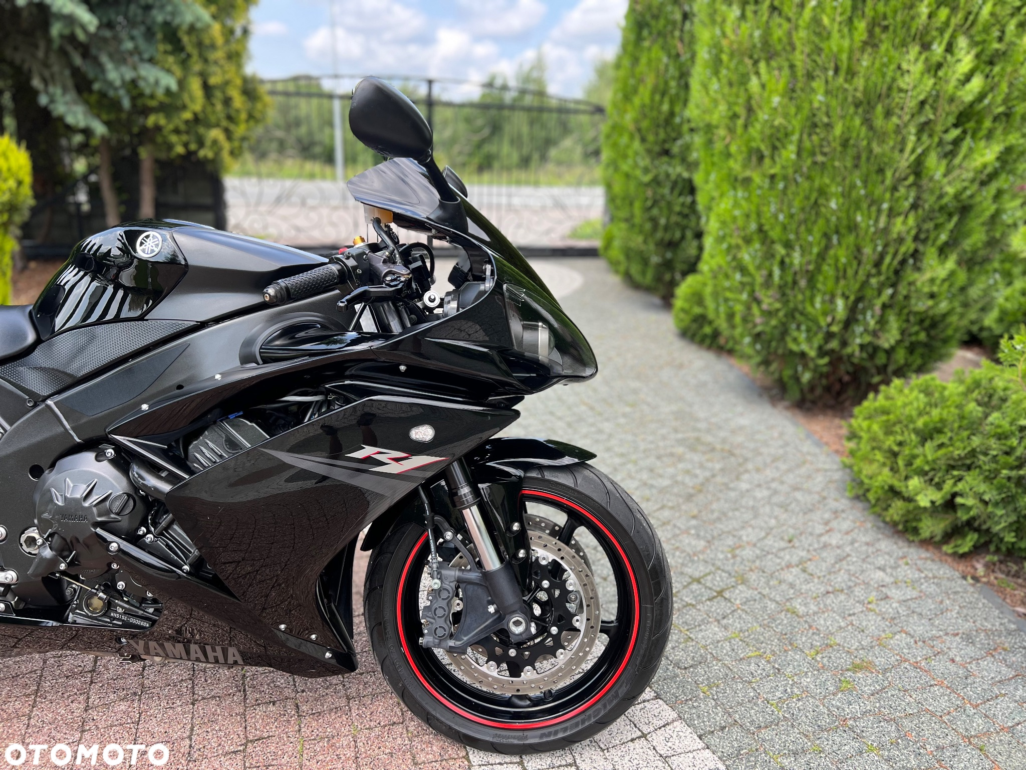Yamaha R1 - 6