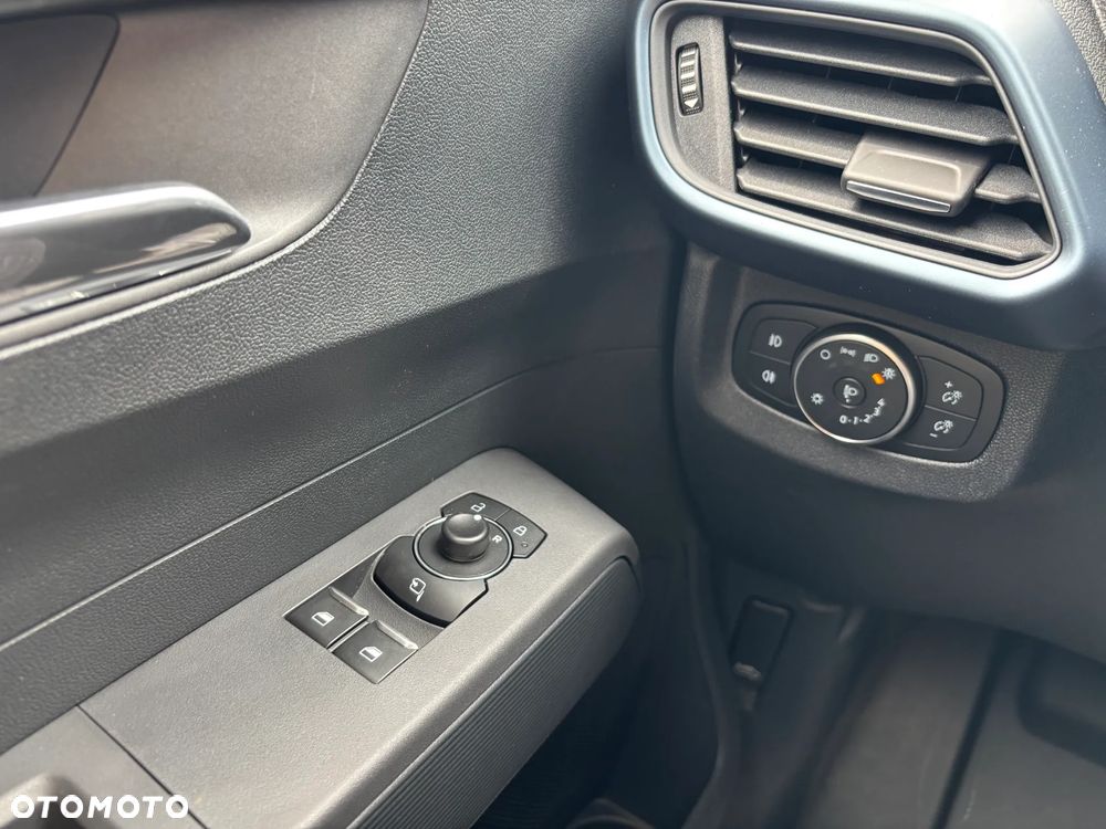 Ford Transit Courier - 22