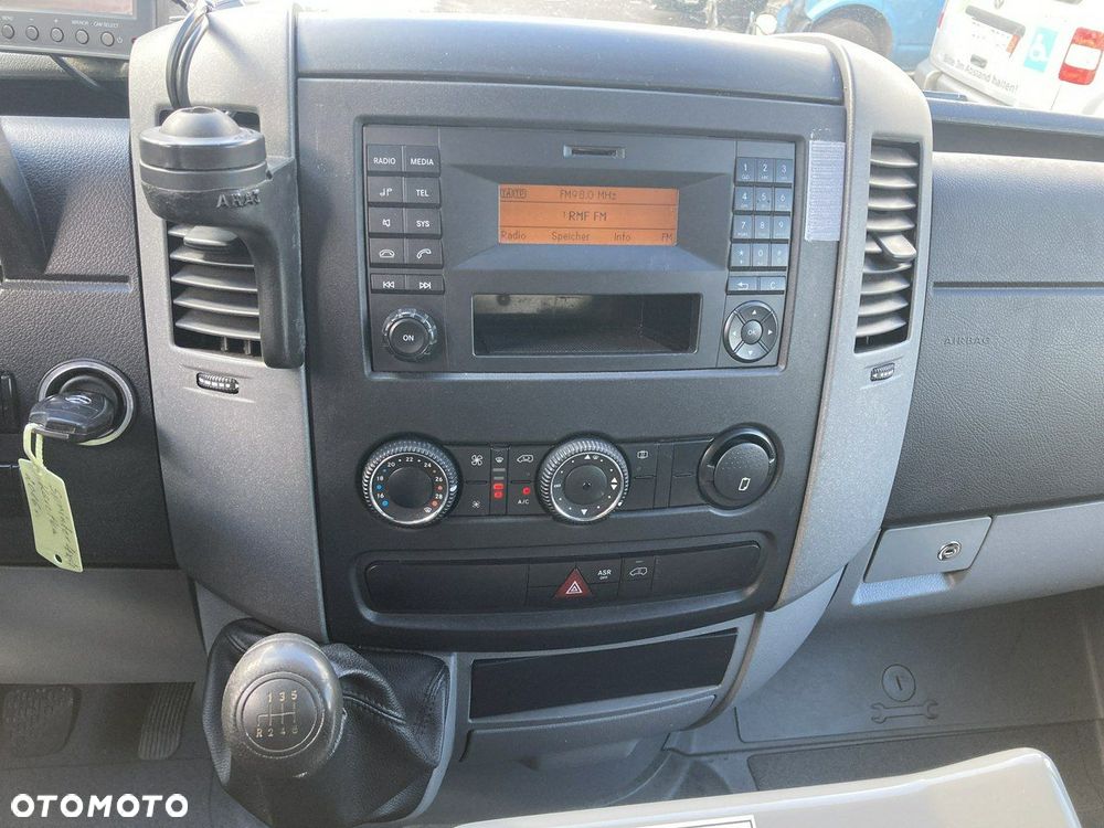 Mercedes-Benz Sprinter - 25