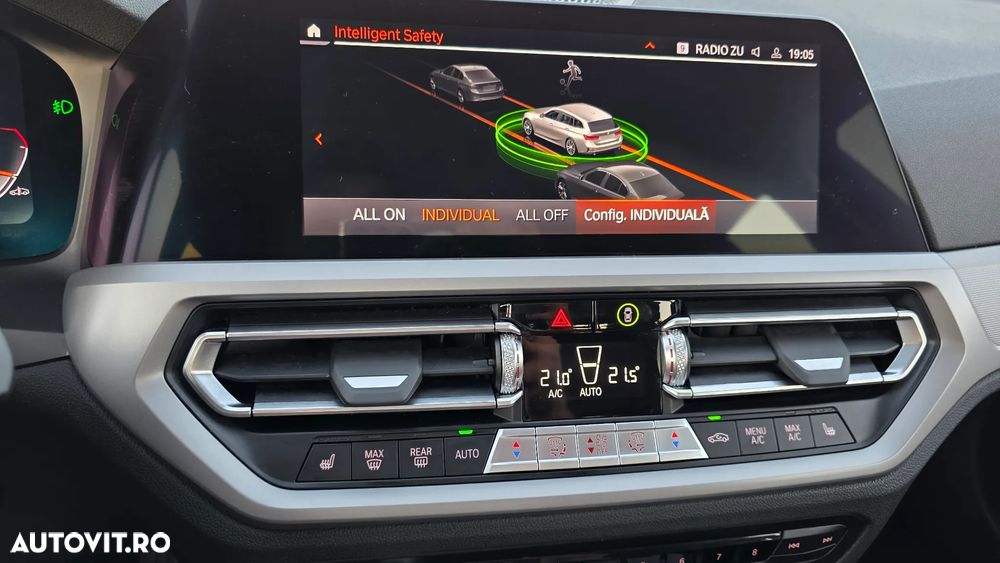 BMW Seria 3 320d Touring Aut. Sport Line - 34
