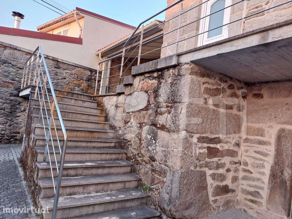 Moradia T2 totalmente restaurada - Grande imagem: 2/13