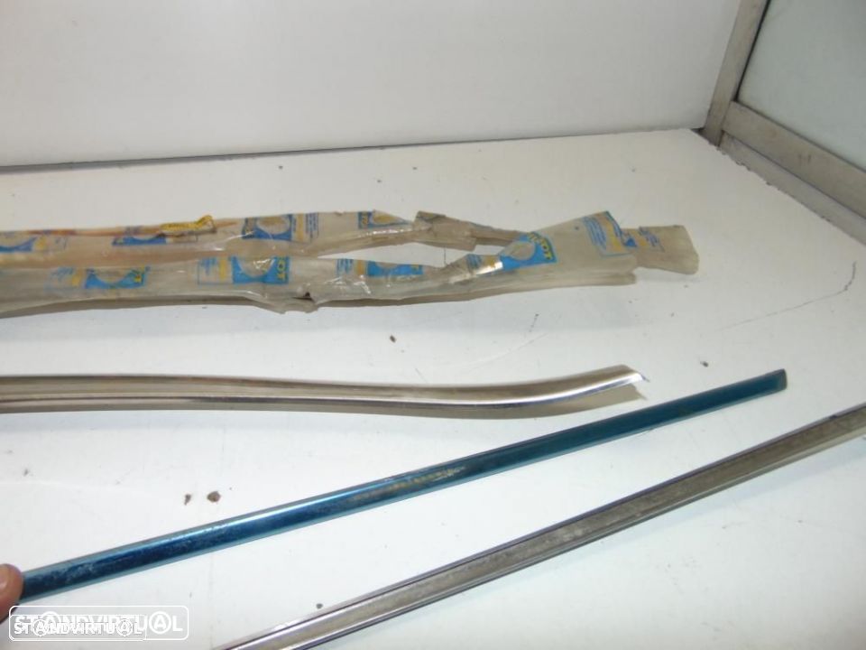 Peugeot 404 friso capot - 3