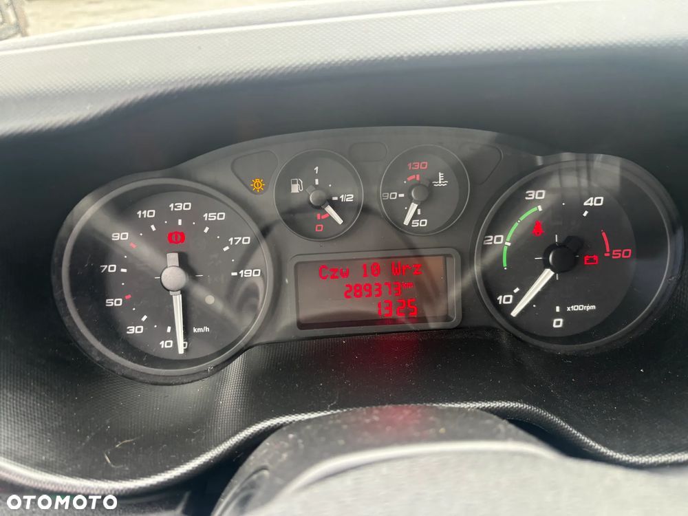 Iveco 70C17,,70C18,,70C15,,72C17,,50C17,,35C17,,35C15 PODWOZIE DO ZABUDOWY  WYWROTKA SKRZYNIA LADUNKOWA KONTENER CHLODNIA 70 SZTUK NA PLACU - 6