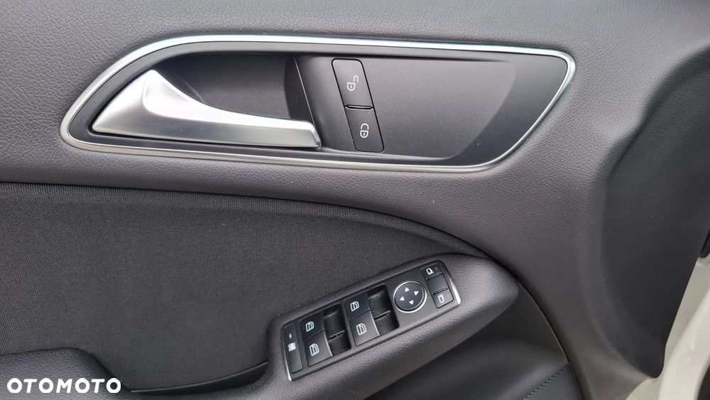 Mercedes-Benz Klasa B 180 - 23