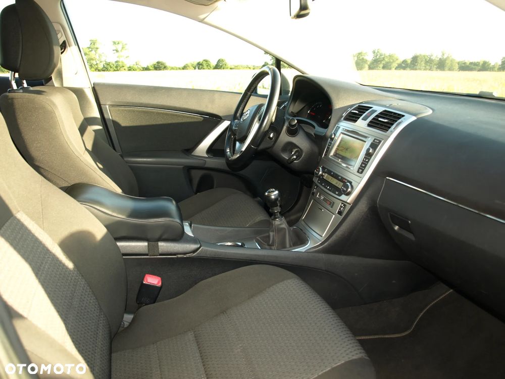 Toyota Avensis - 11