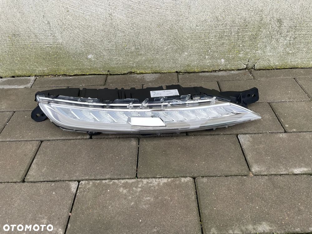 LAMPA PRAWA DZIENNA, KIERUNEK CITROEN C4 GRAND PICASSO II  2013-- NOWA VALEO LED - 1