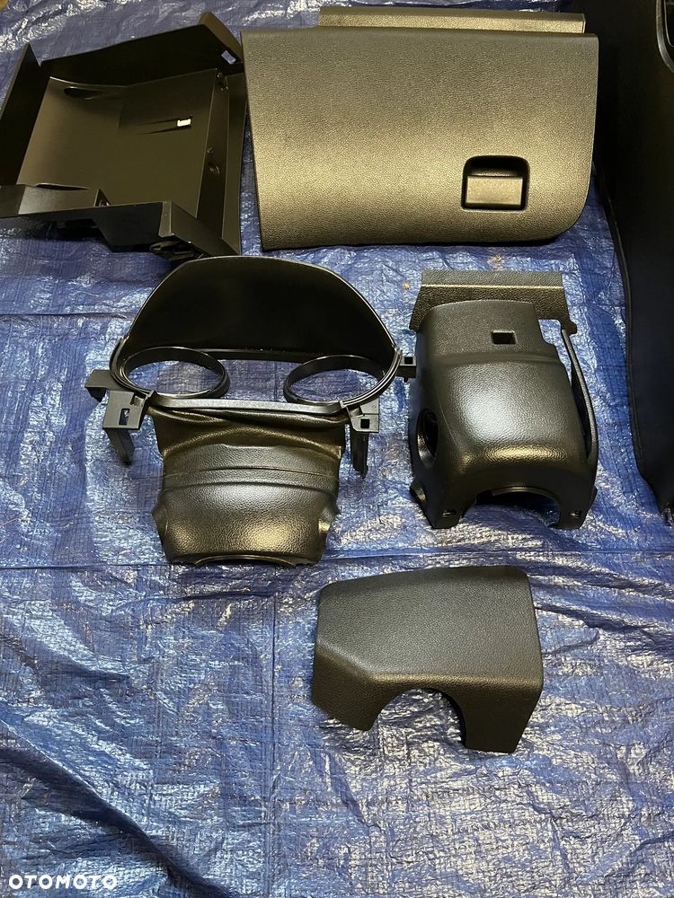 Nissan Qashqai II J11 TUNEL PODŁOKIETNIK UCHWYT NA KUBKI BOCZEK TUNELU SKÓRA  96966 4EA1A 96992 4EH0A  969RK 969RJ CENY W OPISIE 68510 4EH0A  96966 4EA1A 969XC 4EH0A 68104 4EH0A 96992 4EH0A  969RK 969RJ 84997 4EA0A 68520 4EA0A - 3