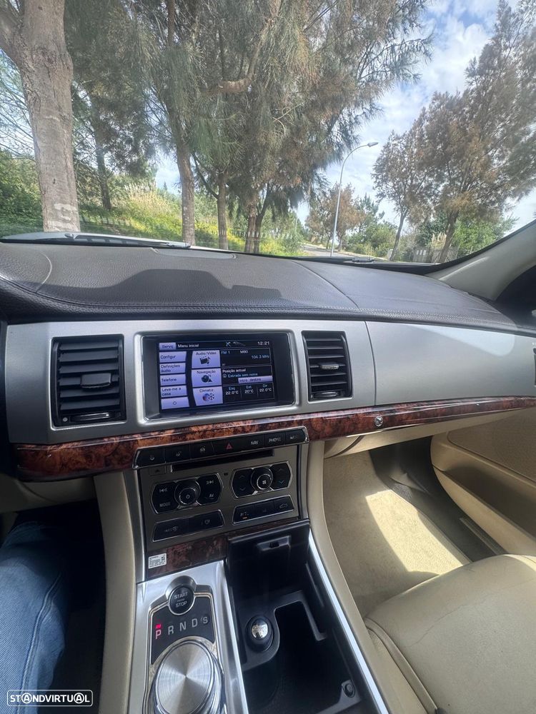 Jaguar XF Sportbrake 2.2 - 13