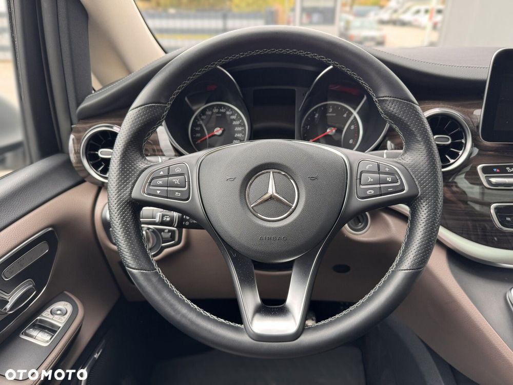 Mercedes-Benz Klasa V - 23