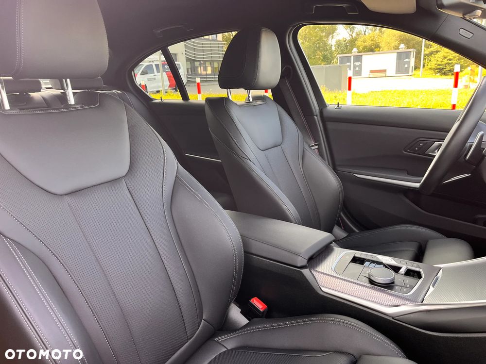 BMW Seria 3 M340i xDrive mHEV sport - 29