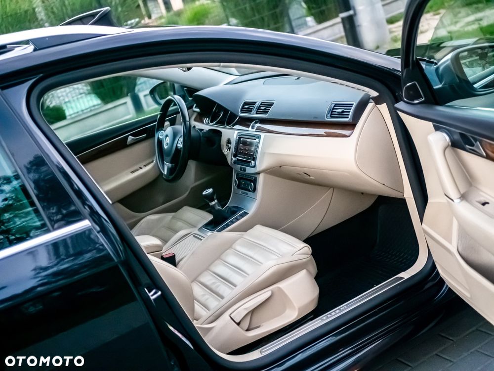 Volkswagen Passat 2.0 TDI DPF Highline - 33