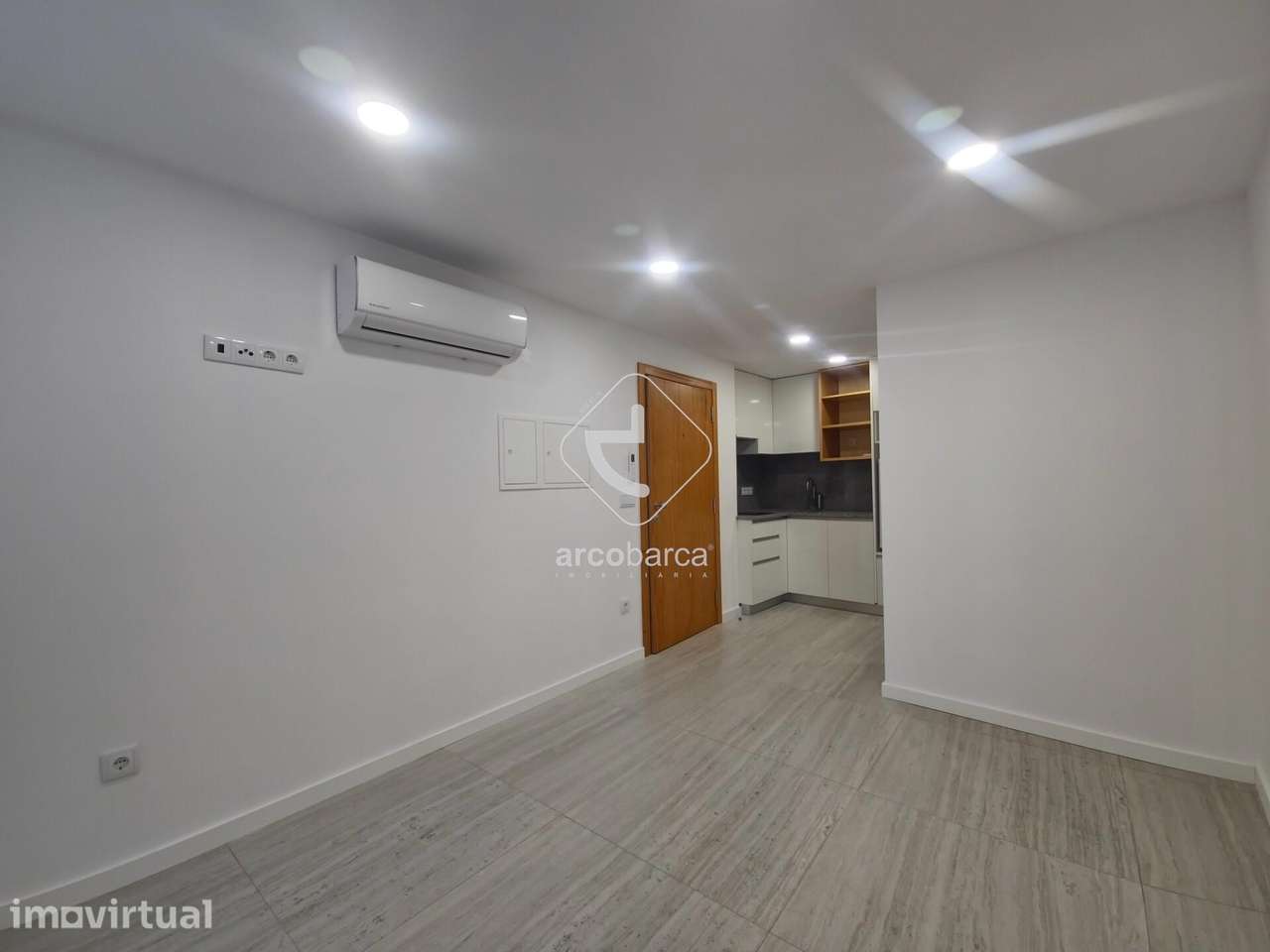 Arrenda-se Apartamento T0 R/C no Centro Histórico de Arcos de Valdevez - Grande imagem: 3/16