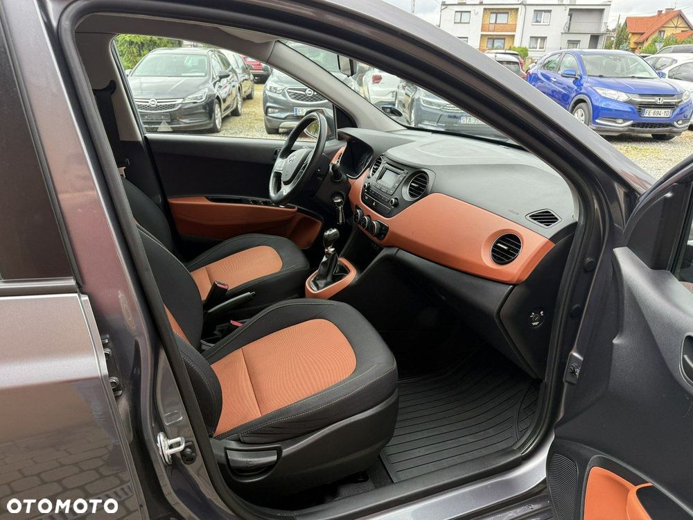 Hyundai i10 1.0 Fifa World Cup Edition - 25