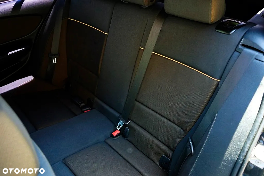 BMW Seria 1 - 21
