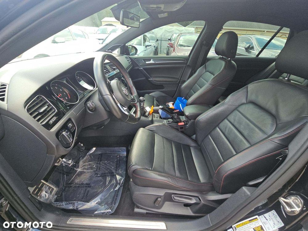 Volkswagen Golf - 6
