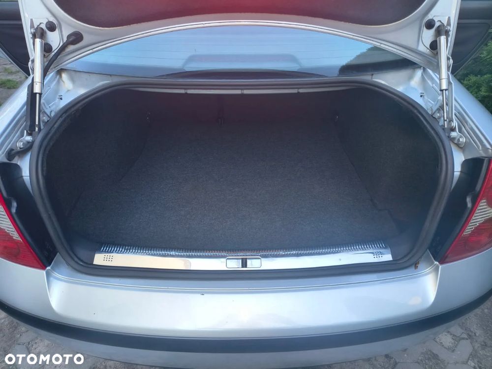 Volkswagen Passat 1.6 Basis - 23