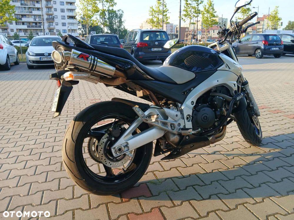 Suzuki GSR - 3