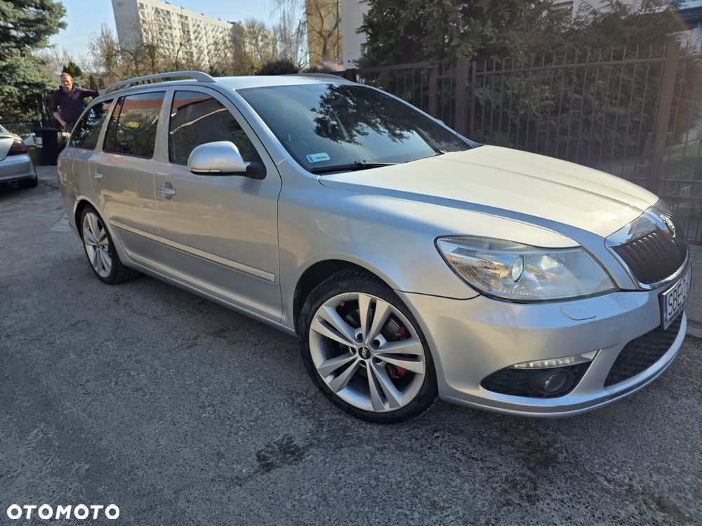 Skoda Octavia 2.0 TSI DSG RS - 11