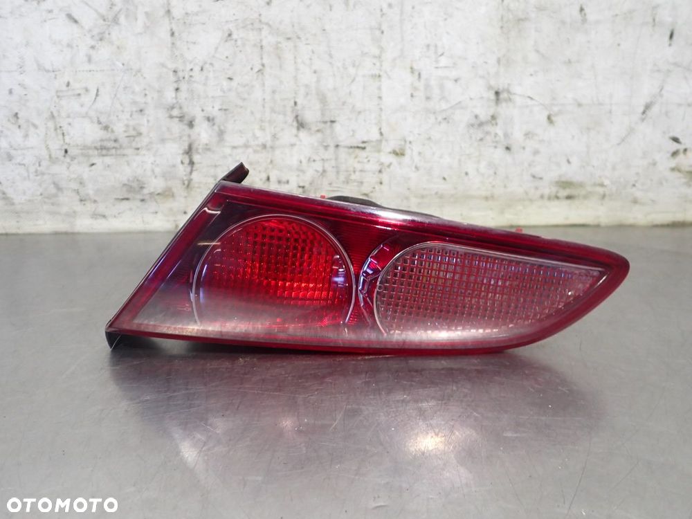 LAMPA PRAWA TYLNA W KLAPIE ALFA ROMEO 159 SPORTWAGON - 1