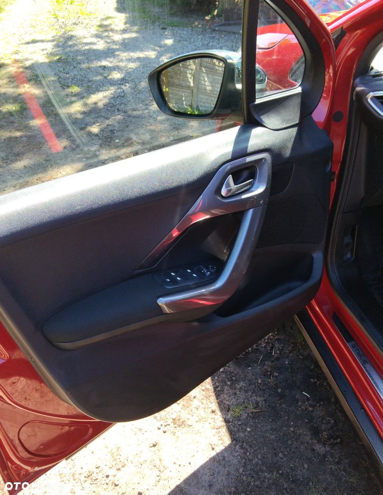 Peugeot 2008 1.2 Pure Tech Style S&S - 21