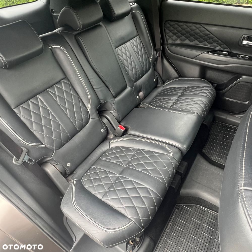 Mitsubishi Outlander 2.4 4WD Diamant - 27