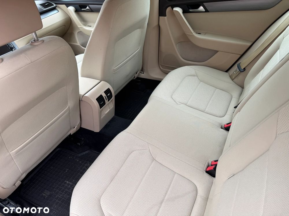 Volkswagen Passat - 10