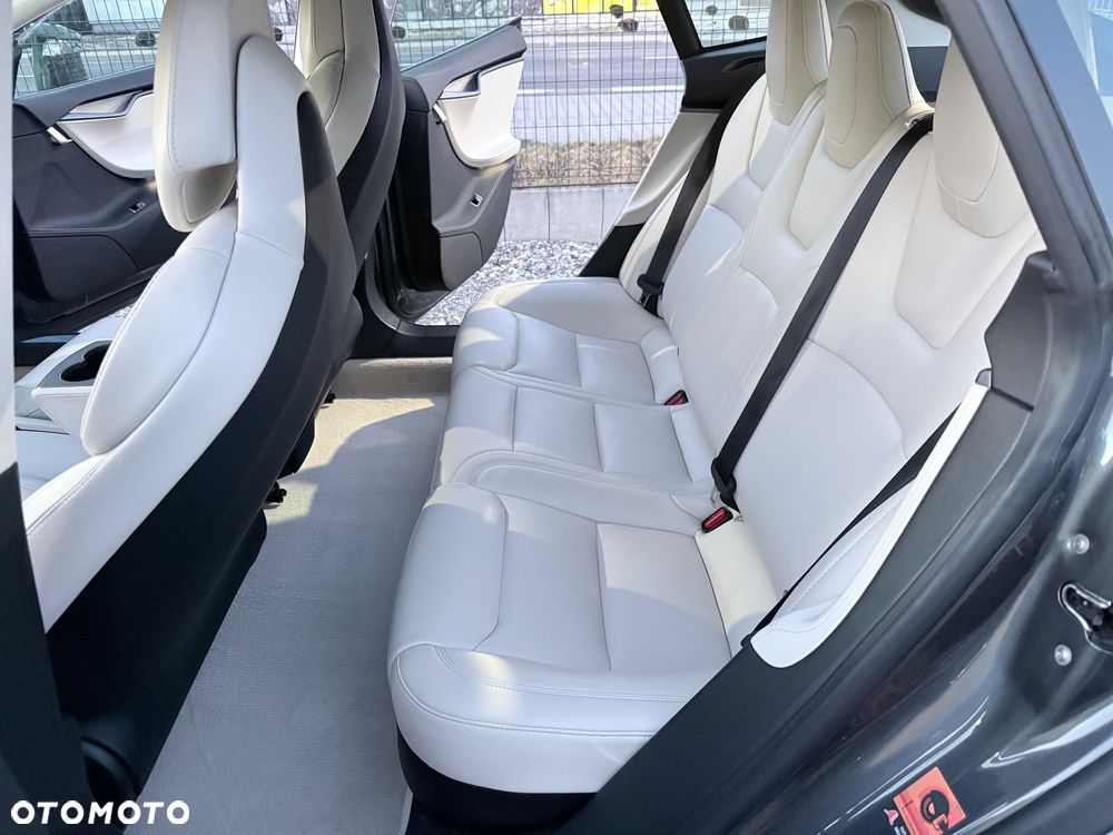 Tesla Model S - 17