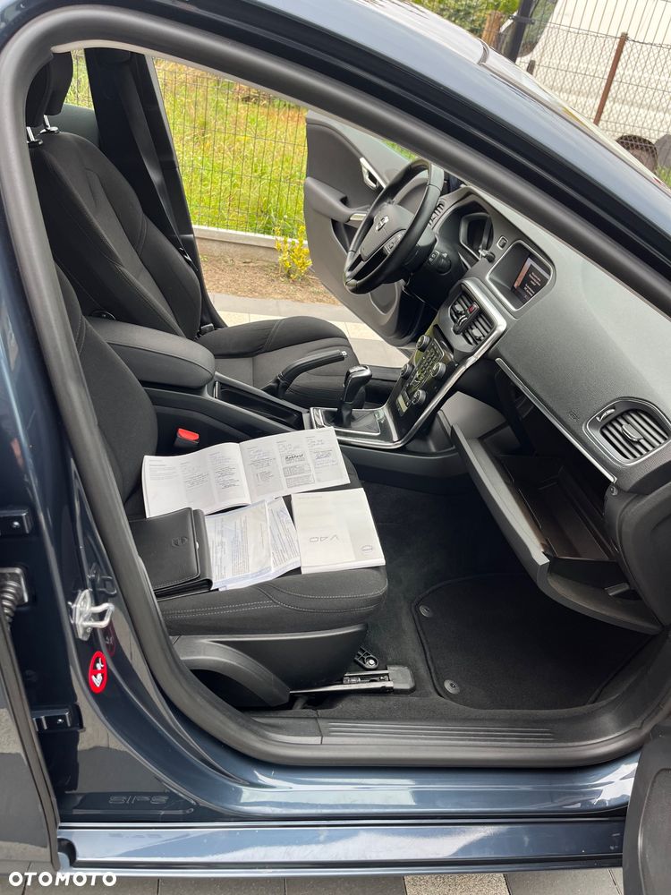 Volvo V40 - 25
