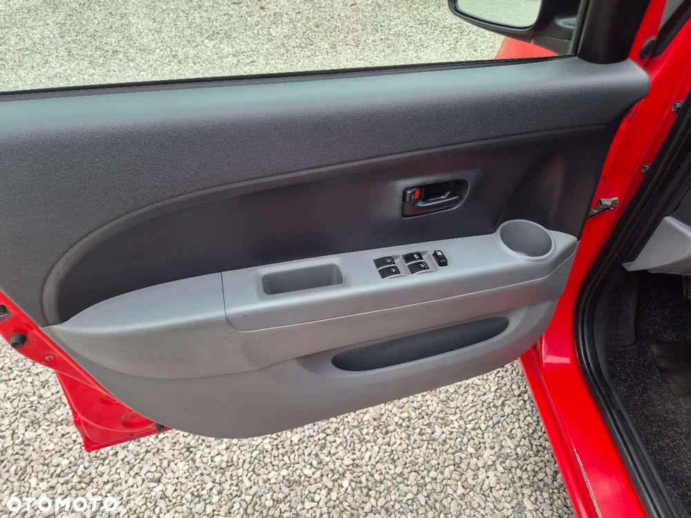 Daihatsu Sirion - 16