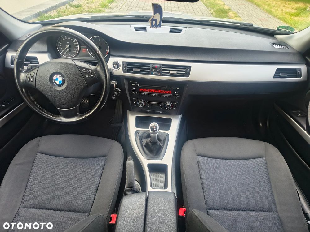 BMW Seria 3 318d DPF Edition Lifestyle - 11