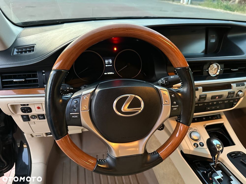 Lexus ES 300h Business Edition - 25