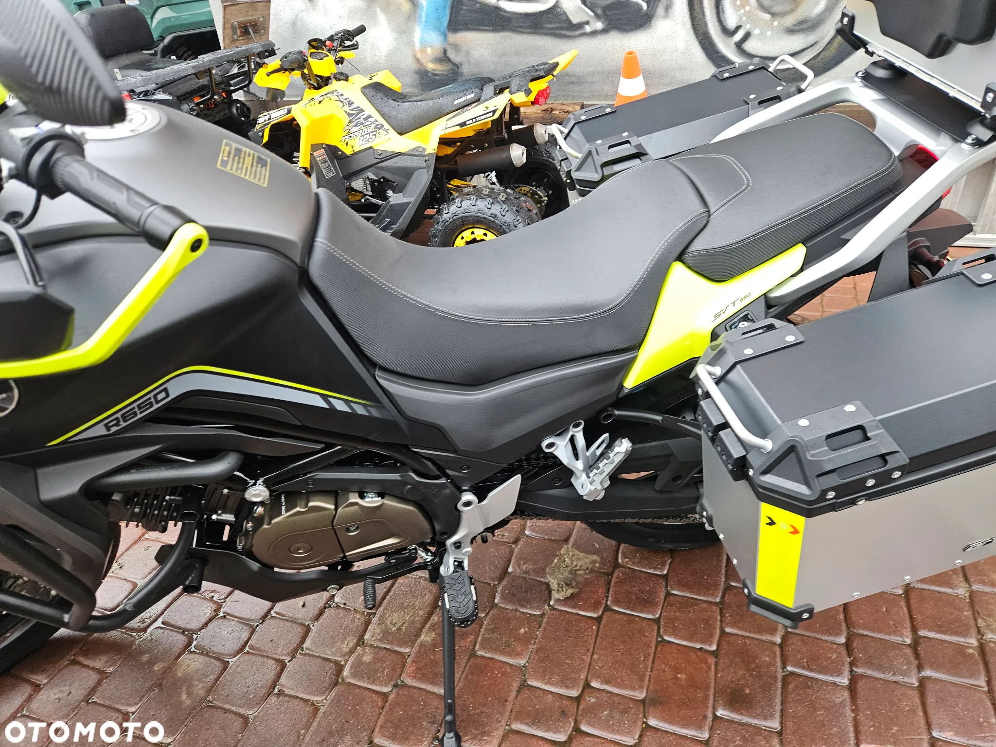 QJMOTOR SVT 650 - 16