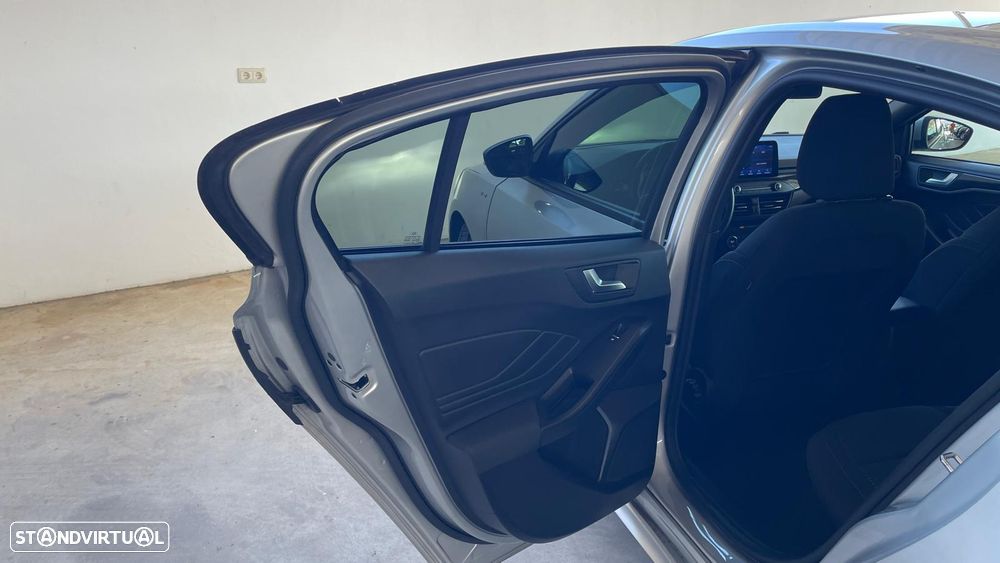 Ford Focus 1.0 EcoBoost S&S ST-LINE - 23