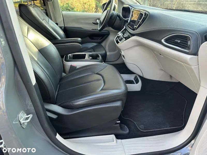 Chrysler Pacifica - 6