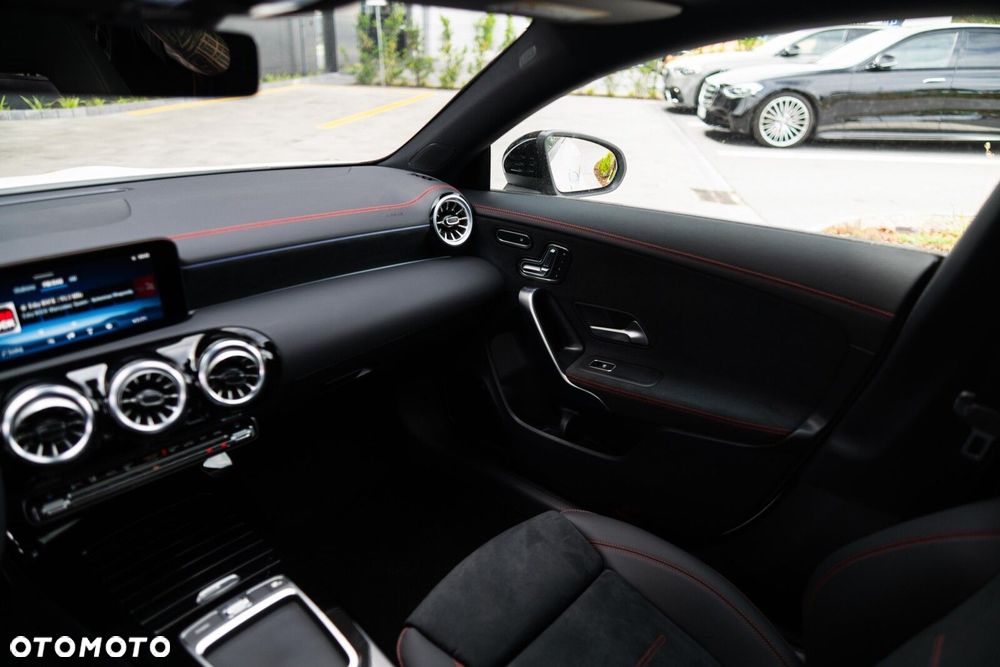 Mercedes-Benz CLA - 22