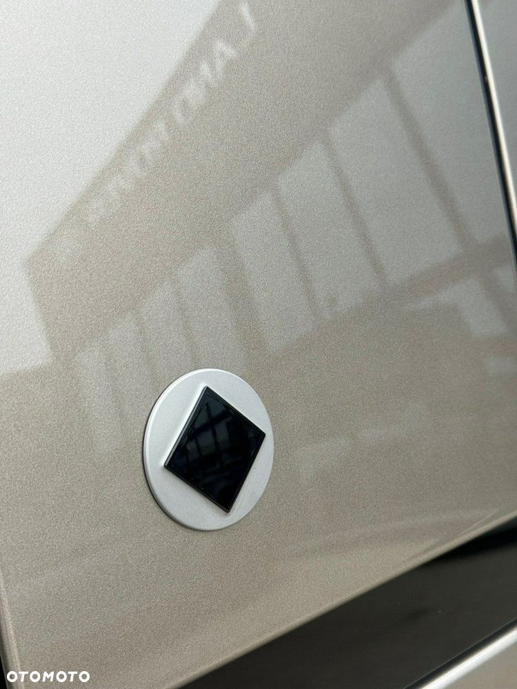 Land Rover Defender - 26