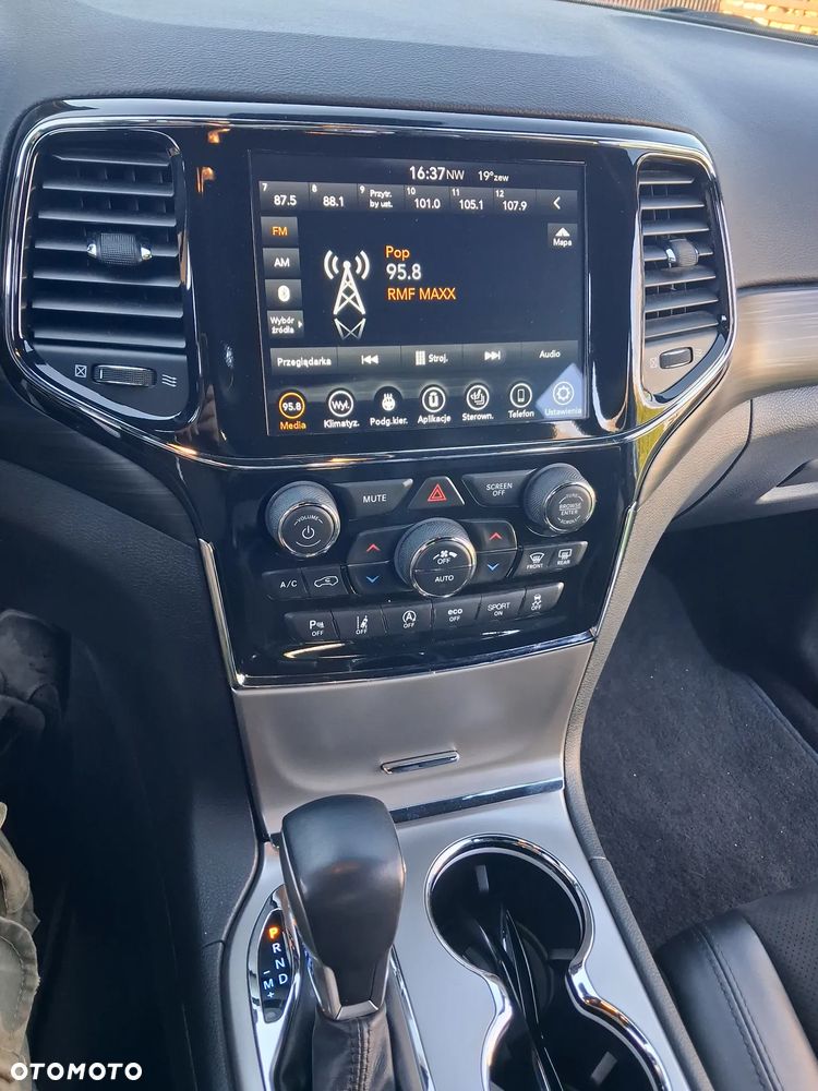 Jeep Grand Cherokee - 15