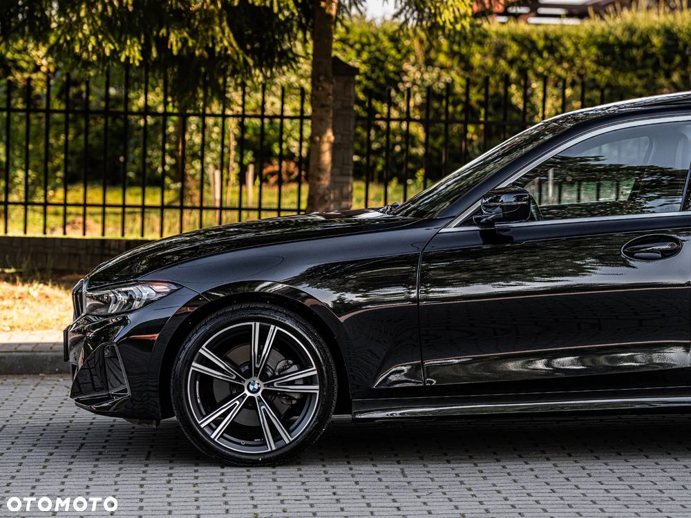 BMW Seria 3 330i xDrive M Sport - 16