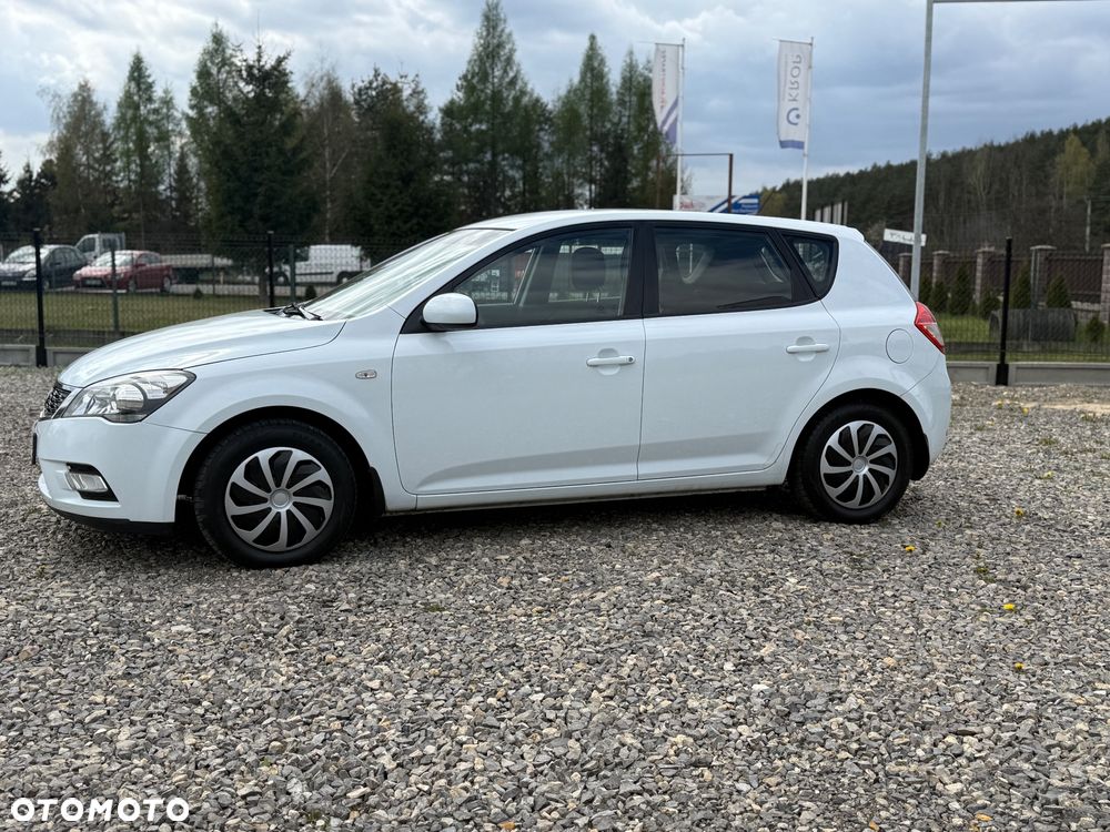 Kia Ceed - 4