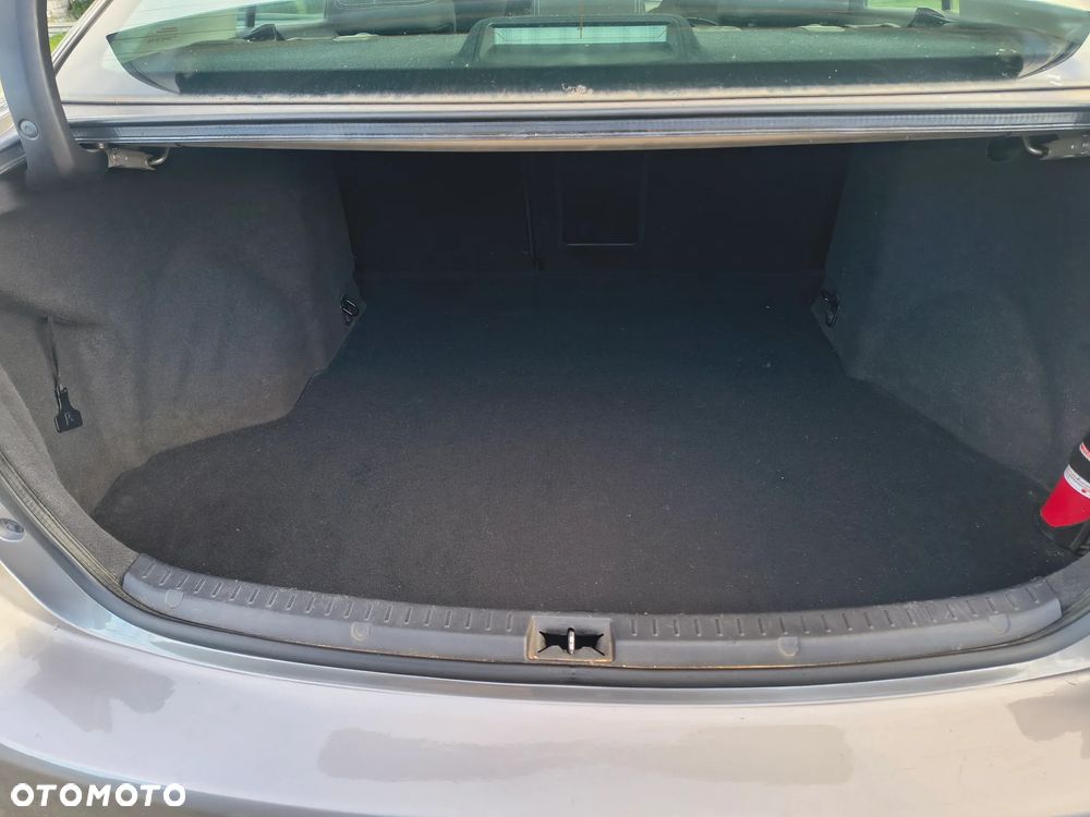 Toyota Avensis - 16