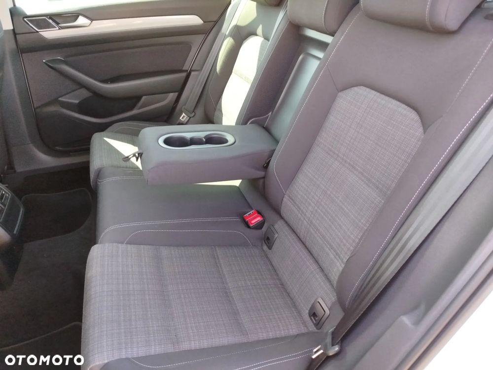 Volkswagen Passat Variant 2.0 TDI EVO Business DSG - 10